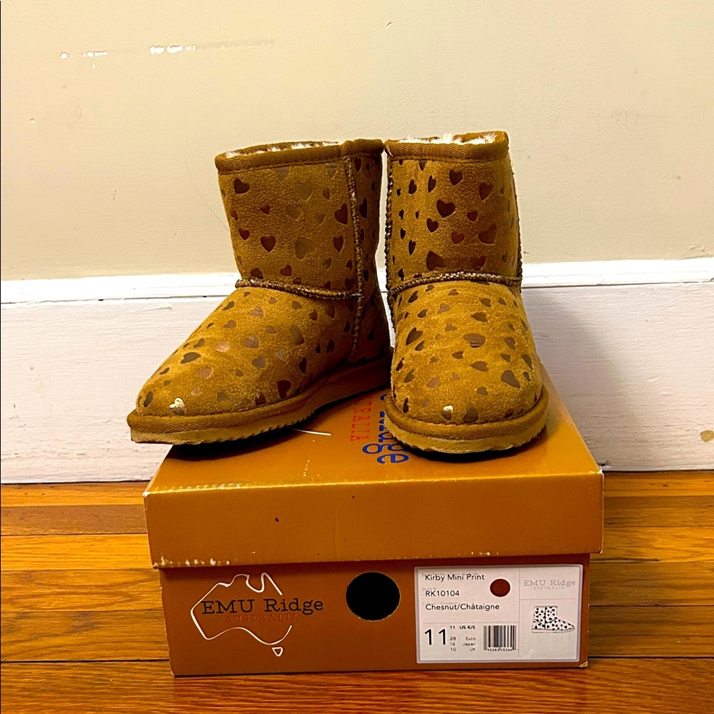 Emu Ridge Kids Boots with Heart Pattern - Tan
Great used condition